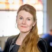 Porträttbild av Anna Wiberg. Foto. 