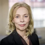 Porträttbild av Jenny Backer. Foto.