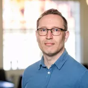 Porträttbild av Johan Jeppsson. Foto.