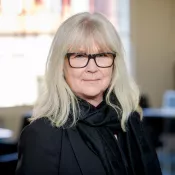 Porträttbild av Louise Hultqvist. Foto.