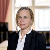 Porträttbild av Jessica Almqvist. Foto.