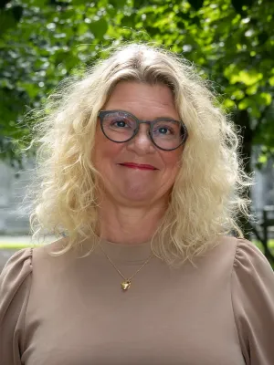 Porträtt av Lotta Maunsbach. Foto.