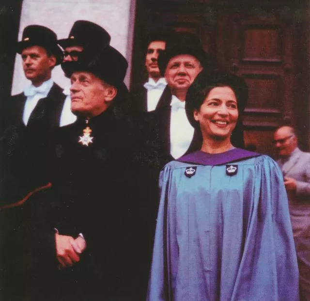 En bild av Ruth Bader Ginsburg vid doktorspromotionen i Lund 1969.